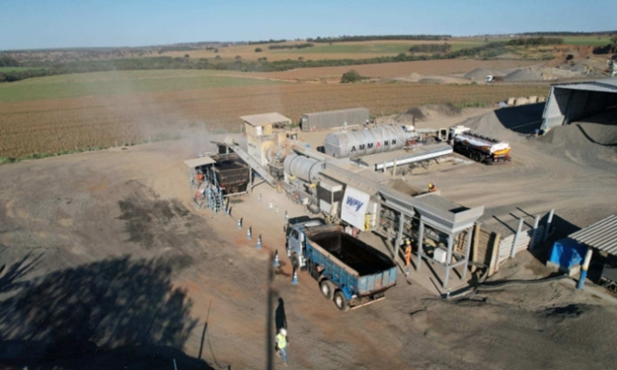Usina própria de asfalto amplia eficiência das obras na Way-306