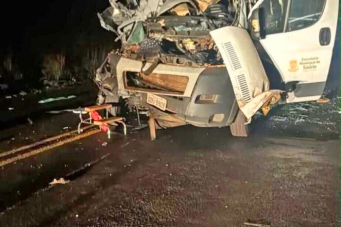 Batida entre ambulância, carro e caminhão deixa quatro mortos na MS 156
