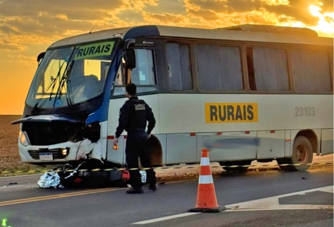 Motociclista morre após colisão com micro-ônibus na MS-306, em Costa Rica