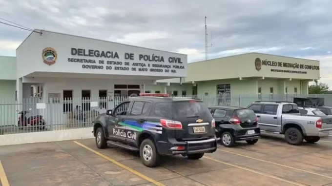 Mulher é encontrada morta em sofá após discussão e companheiro é preso em Costa Rica MS