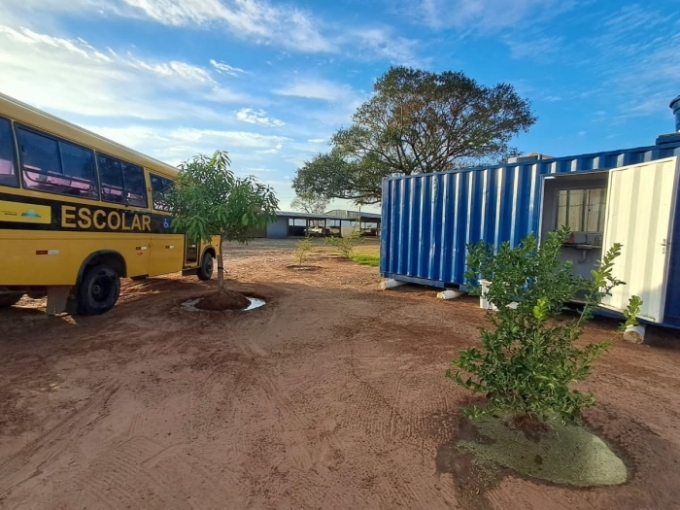 Prefeitura realiza entrega de contêineres-casa para motoristas do transporte escolar