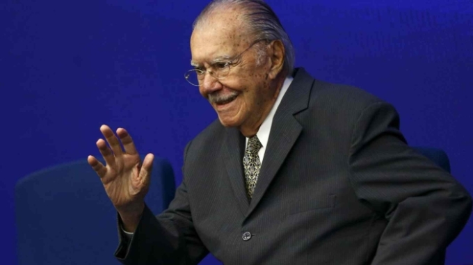 Ex-presidente José Sarney é internado com quadro de pneumonia no Maranhão