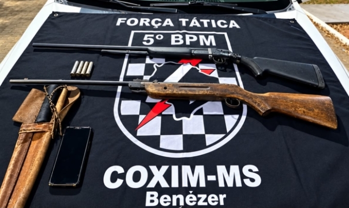 Polícia Militar prende homem e apreende duas espingardas após ameaça em Coxim