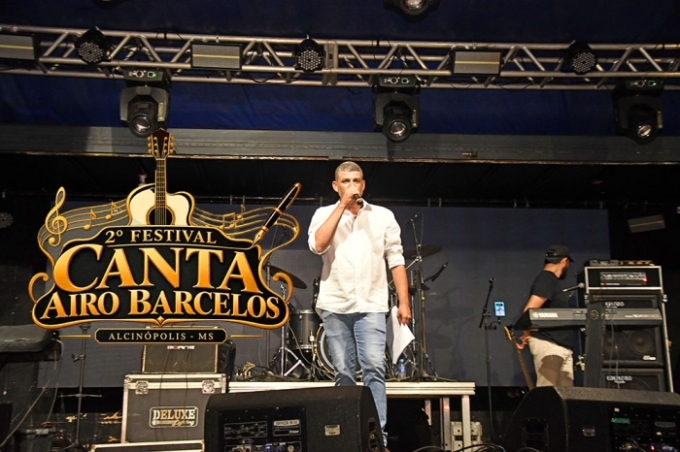 Legado de Airo Barcelos ganha vida no palco em noite de música, emoção e homenagens