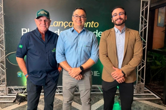 Presidente do Sindicato Rural de Chapadão do Sul e Diretor da Fundação Chapadão participam do lançamento do plantio