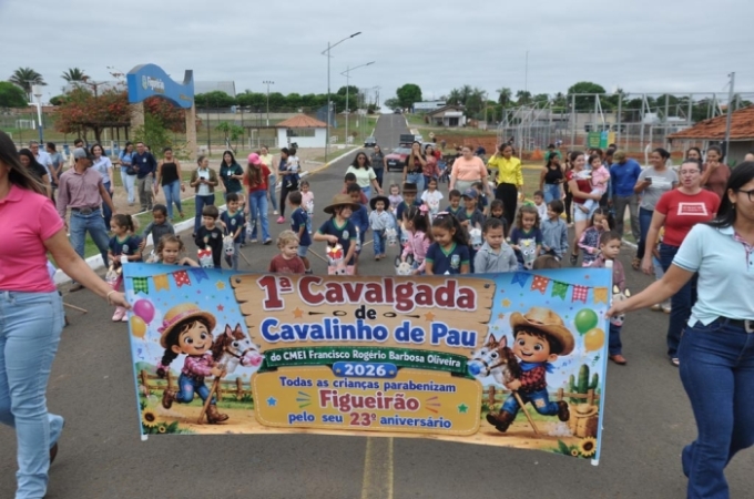 CMEI de Figueirão realiza 1ª Cavalgada de Cavalinho de Pau em comemoração aos 23 anos do município