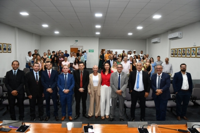 Câmara de Figueirão homenageia cidadãos que contribuíram com o município em sessão solene
