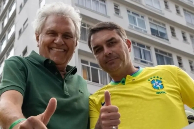 Caiado acerta apoio a Flávio Bolsonaro após telefonema em que apararam arestas