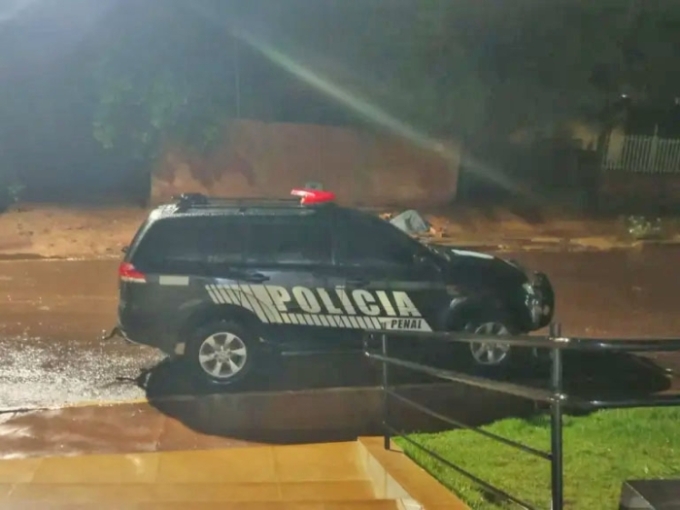 Bêbado é flagrado dirigindo viatura da Polícia Penal na BR-163