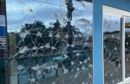 Câmara Municipal de Costa Rica sofre vandalismo durante a madrugada