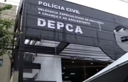 Ex-padrasto é preso suspeito de abusar de crianças durante banho de piscina