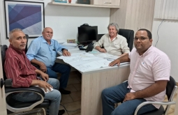 Prefeito esteve em reunião no cartório de Registro de Imóveis de Camapuã.