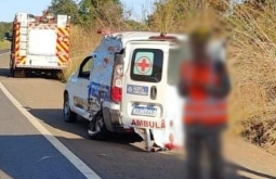 Colisão entre ambulância e caminhões mata duas enfermeiras em Mineiros GO