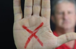 O Poder Legislativo faz sinal VERMELHO para a violência contra a mulher