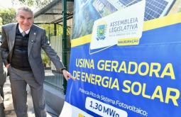 Paulo Corrêa inaugura usina fotovoltaica que torna ALEMS 100% autossuficiente em energia limpa