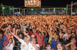 Traia Véia impressiona público em show na Festa do Peão de Alcinópolis