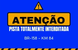 Interdição total da BR-158 no km 84 é realizada para garantir segurança após tombamento de carr