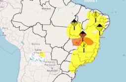 Ciclone se afasta do Brasil e chuva atinge região central