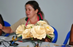 Curso de artesanato em palha de milho gera oportunidade em Figueirão