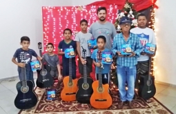 Prefeitura de Figueirão realiza encontro com grupo de aulas de violão do CRAS