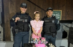 Polícia Militar de Alcinópolis participa de aniversário de fã mirim