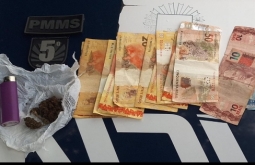 Polícia Militar prende homem por furto em estabelecimento e receptação de motocicleta em Alcinóp