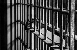 Homem é condenado a mais de 16 anos de prisão por estuprar a própria filha