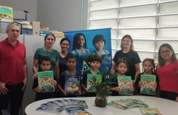 Figueirão faz entrega simbólica da Coletânea MS Alfabetiza