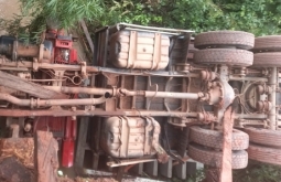 Caminhão cai de ponte na região do Jauru e deixa dois feridos em Coxim