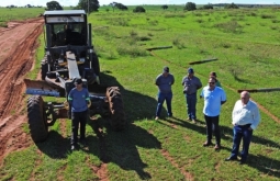 Prefeito Juvenal e Secretário de SEINFRA visita obras de manutenção e recuperação de estrada