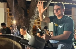 Flávio Bolsonaro chama Tereza Cristina de 'sonho de consumo' ao ser questionado sobre vaga de vice