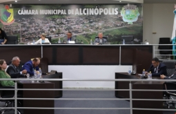 Câmara Municipal realiza entrega de Moção de Aplausos e apresenta novos projetos durante a sessã