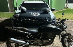 Polícia Militar recupera motocicleta furtada e prende homem por receptação