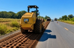 Way-112 inicia recuperação de acostamentos na BR-158