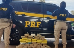 PRF apreende 59 kg de skunk escondidos em compartimentos ocultos de caminhonete na BR-163, em Coxim