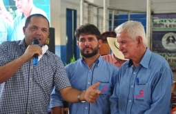 Lágrimas de gratidão marcam homenagem a Júnior Diniz no 13º Leilão Direito de Viver em Alcinóp