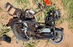 Caminhonete bate em bicicleta elétrica e deixa pai e filha feridos na BR-163