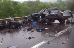 Grave colisão frontal entre carro e carreta deixa vítimas e trava a BR-163 entre Coxim e Rio Verde