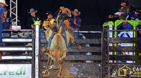 Abertura do 21ª Festa do Peão de Boiadeiro de Alcinópolis.Rodeio