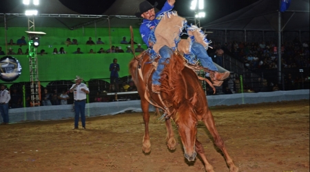 Camarotes e Rodeio - 21ª Festa do Peão de Boiadeiro de Alcinópolis.