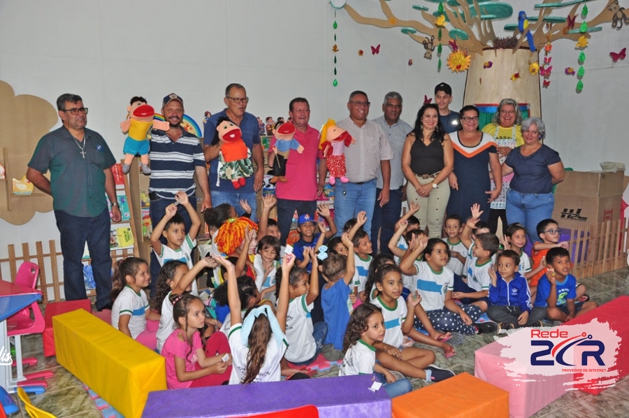 Autoridades Visitam Escola Municipal