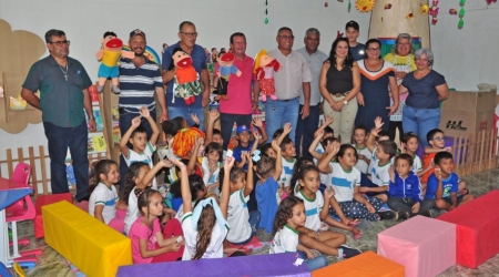 Autoridades Visitam Escola Municipal