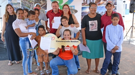 Entrega Residência do Programa Habitacional.