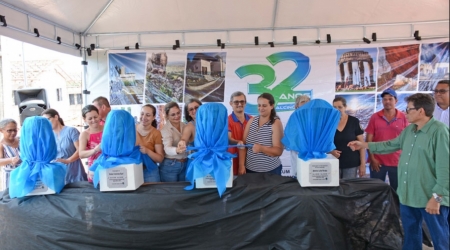 Entrega dos Bustos dos Homenageados.