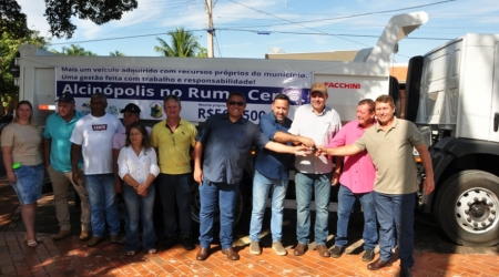 Prefeitura entrega Caminhão para Secretaria de Oras.