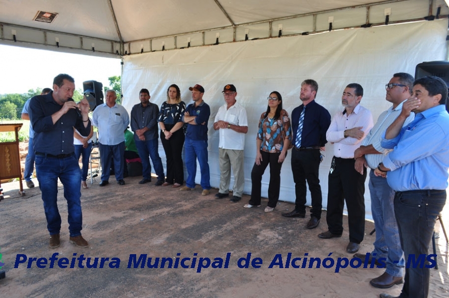 Alcinópolis recebe dois caminhão no mesmo dia...